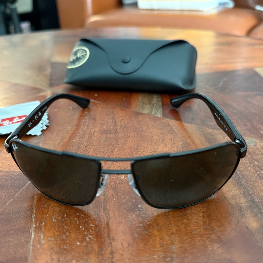 Like new Ray-Ban sunglasses :: black RB3492 - Picture 4 of 8